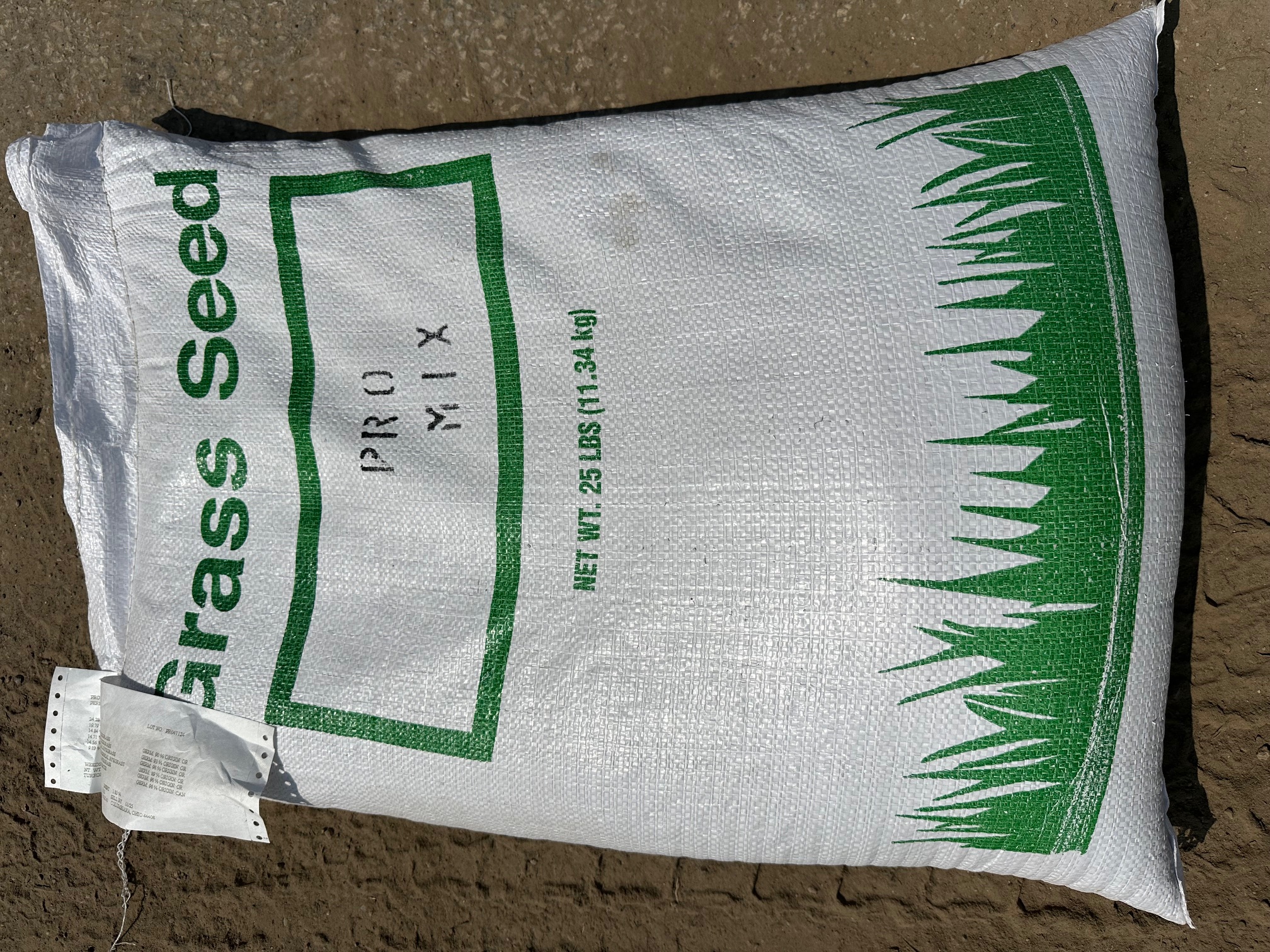 https://shop2.three-z.com/storage/photos/1/Products/Other products image/Pro Mix Grass Seed.jpg